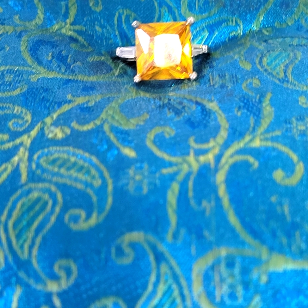 925 sterling silver yellow  Zircon Ring - Picture 2 of 4